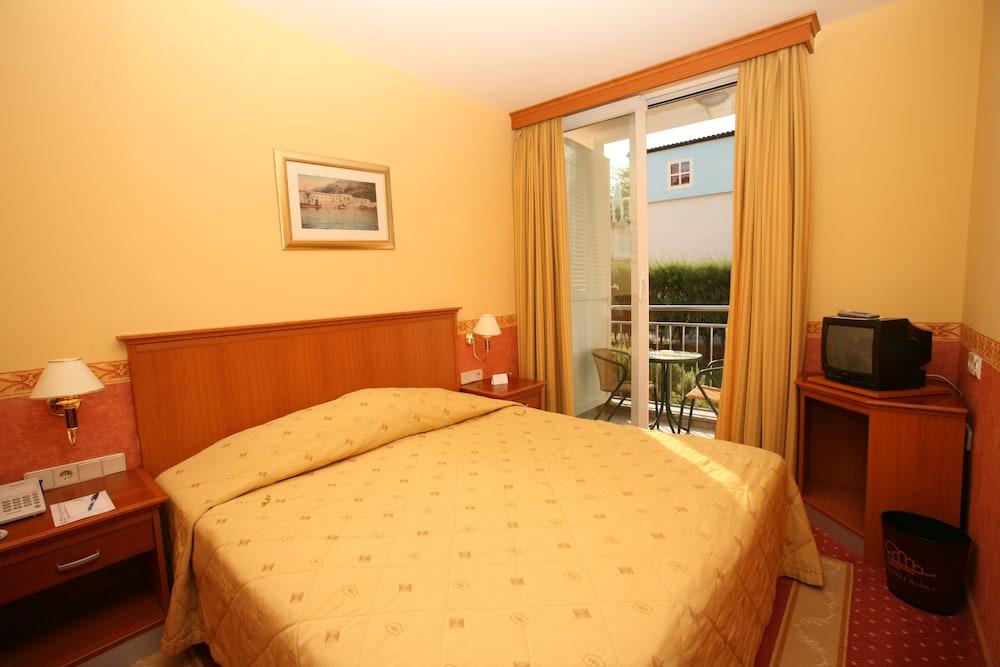 Valamar Villa Adria Baska  Exterior photo